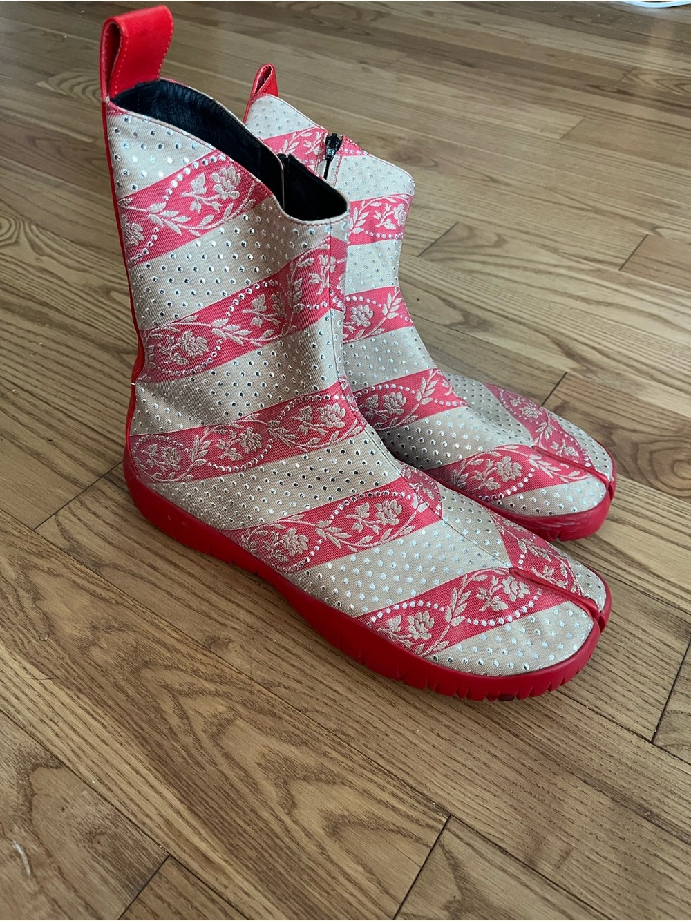Maison Martin Margiela Red and Cream Floral-Striped Ankle Boots size 41